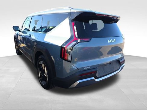Used 2024 Kia EV9 Wind image 8