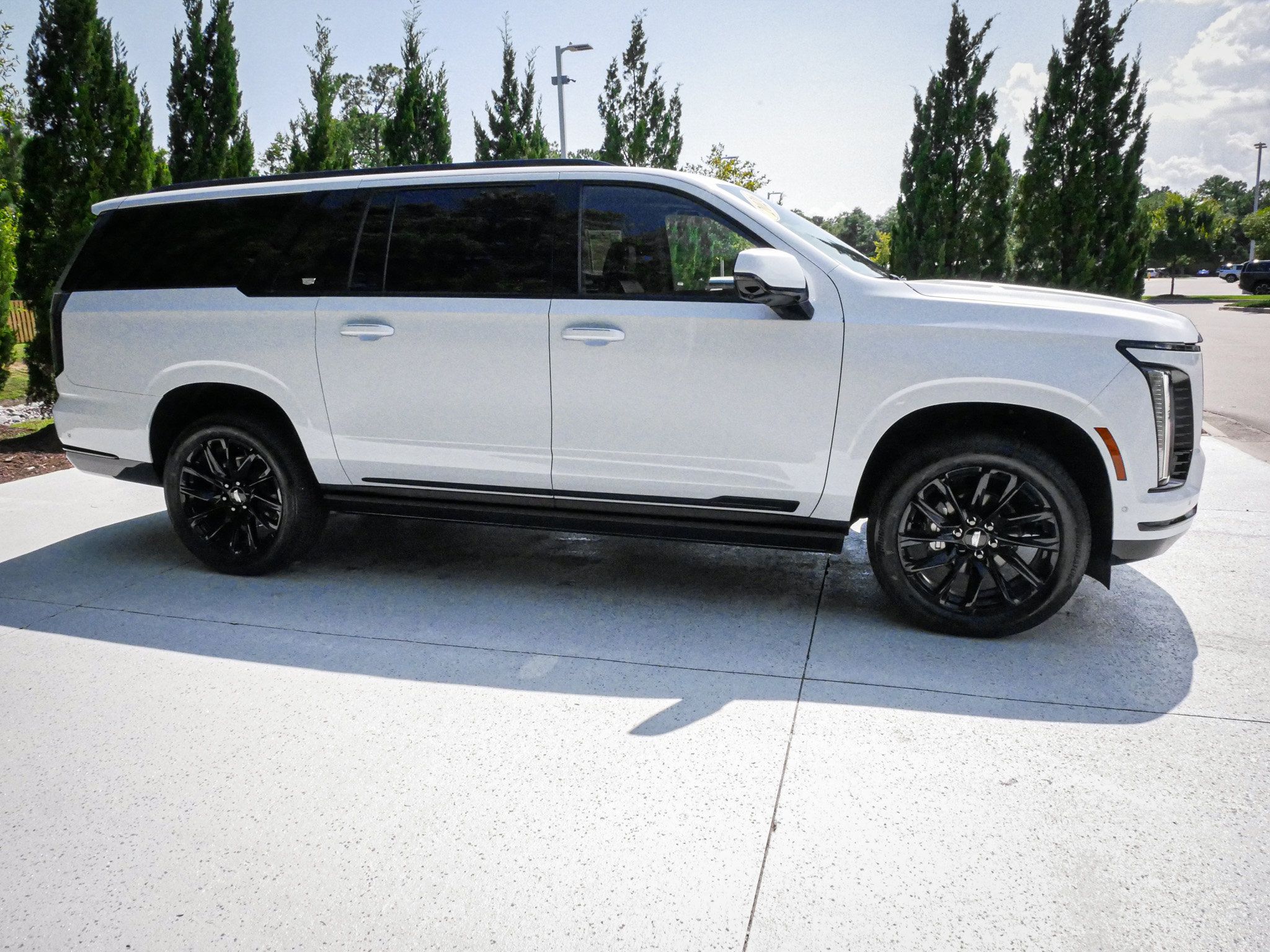 Used 2026 Cadillac Escalade ESV Sport w/ LPO, ONYX Package AWD/4WD image 11