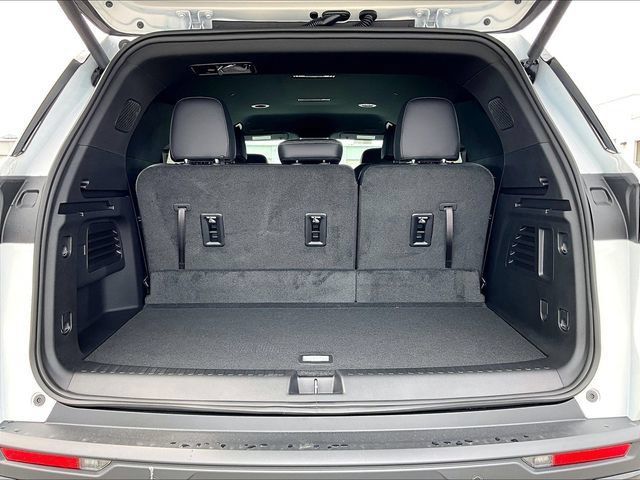 New 2027 Chevrolet Traverse LT w/ Midnight/Sport Edition AWD/4WD image 15