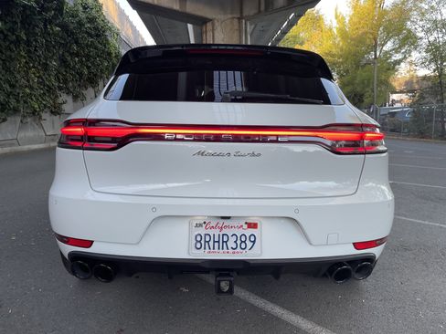 Used 2020 Porsche Macan Turbo image 3