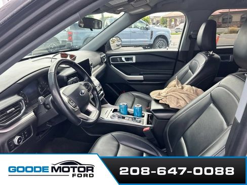 Used 2023 Ford Explorer XLT w/ Equipment Group 202A AWD/4WD image 5