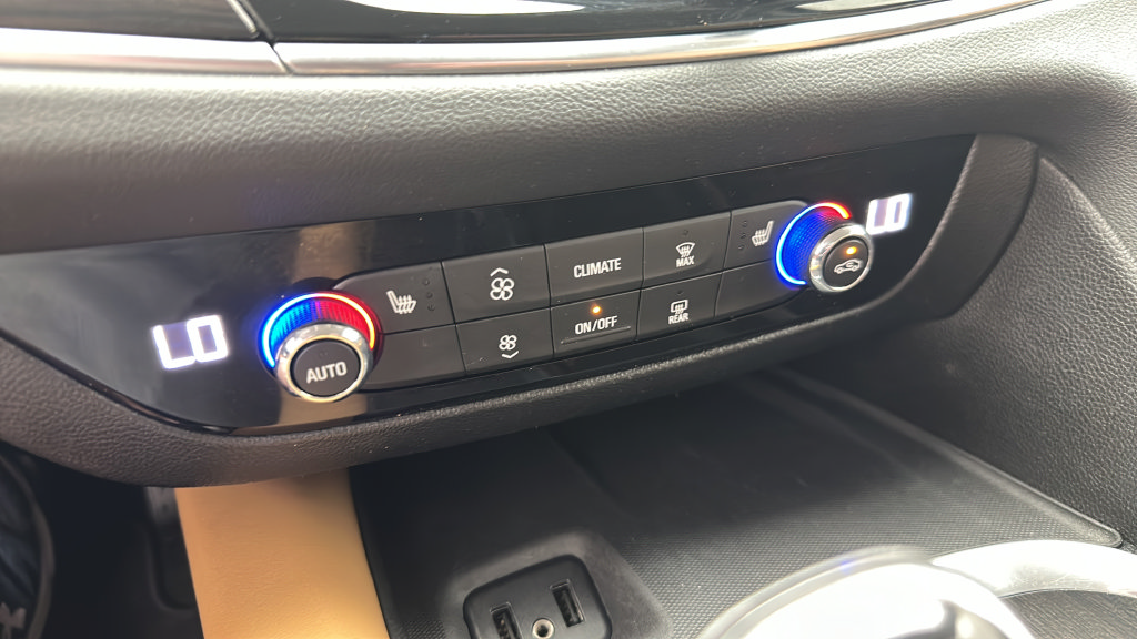 Used 2019 Buick Enclave Essence AWD/4WD image 20