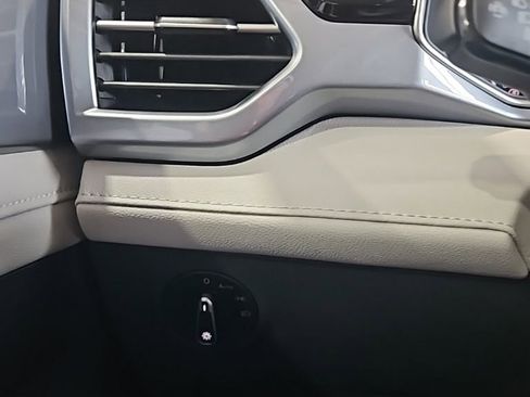 New 2026 Volkswagen Taos SEL AWD/4WD image 36