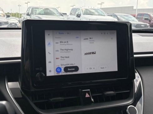 Used 2024 Toyota Corolla Cross LE image 9