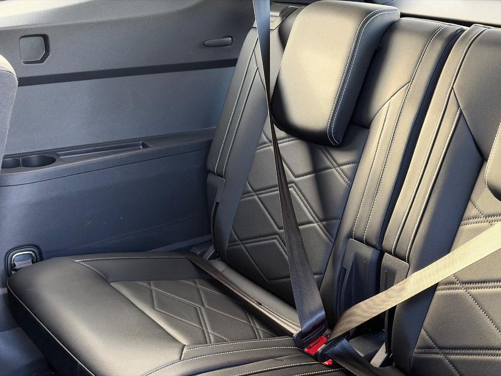 Used 2024 Volkswagen Atlas SE FWD image 17