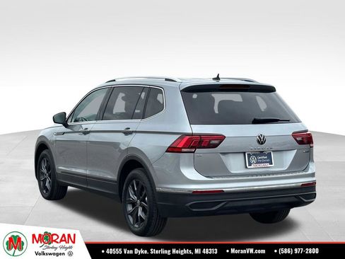 Certified 2023 Volkswagen Tiguan SE w/ Panoramic Sunroof Package AWD/4WD image 3