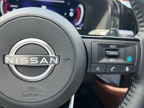 Used 2025 Nissan Pathfinder Platinum FWD image 30