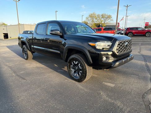 Used 2023 Toyota Tacoma TRD Off-Road w/ Technology Package AWD/4WD image 6