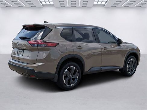 Used 2024 Nissan Rogue SV FWD image 5