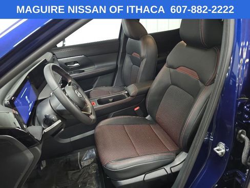 Used 2025 Nissan Kicks SR AWD/4WD image 29
