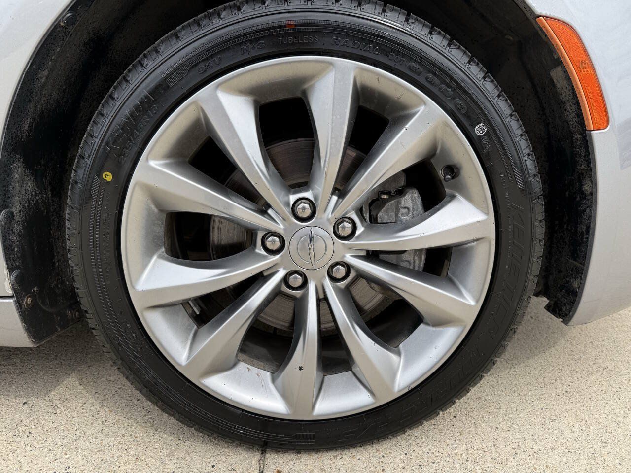 Used 2017 Chrysler 200 S FWD image 10