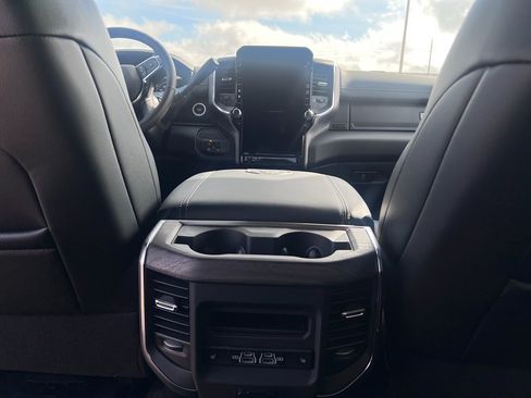 New 2026 RAM 2500 Laramie AWD/4WD image 18