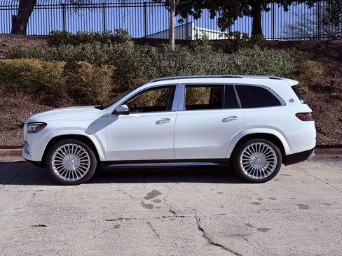 Used 2023 Mercedes-Benz Maybach GLS 600 4MATIC image 6