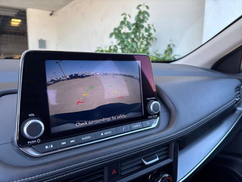Used 2025 Nissan Rogue SV FWD image 21