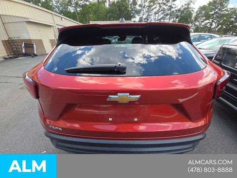 Used 2024 Chevrolet Trax LS w/ LS Convenience Package FWD image 4