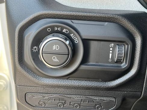 Used 2024 Jeep Gladiator Sport AWD/4WD image 18