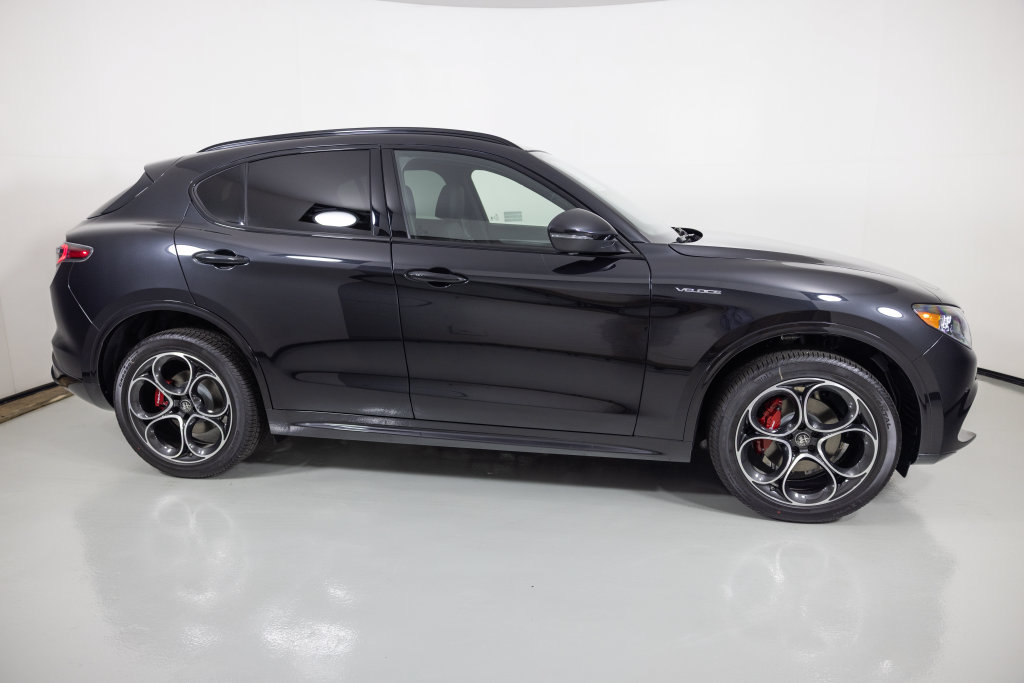 New 2026 Alfa Romeo Stelvio Sprint AWD/4WD image 3