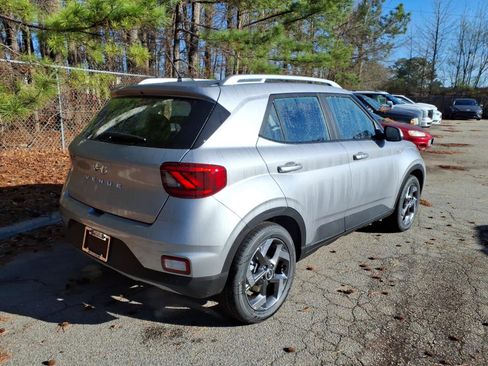 New 2026 Hyundai Venue SEL FWD image 3