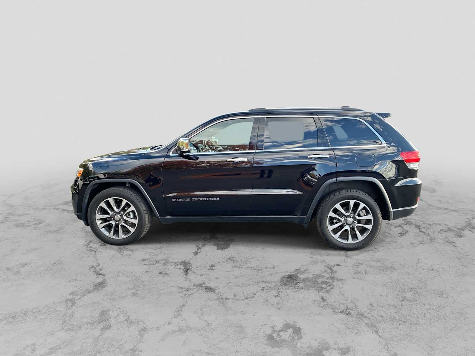 Used 2018 Jeep Grand Cherokee Limited AWD/4WD image 5