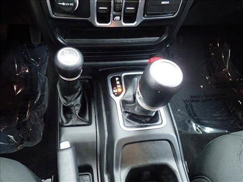 Used 2021 Jeep Wrangler Unlimited Sport AWD/4WD image 19
