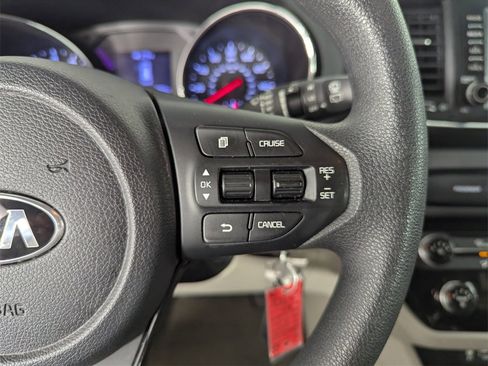 Used 2020 Kia Sedona LX image 23