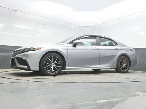 Used 2022 Toyota Camry SE FWD image 27