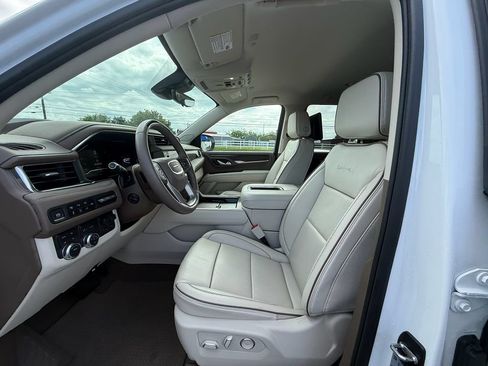 Used 2024 GMC Yukon Denali w/ Advanced Technology Package AWD/4WD image 12