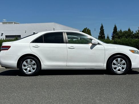 Used 2010 Toyota Camry FWD image 3