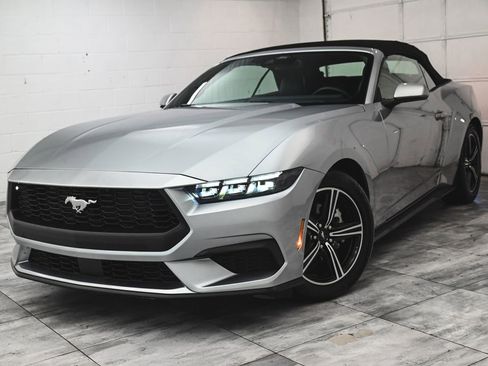 Used 2025 Ford Mustang Premium RWD image 6