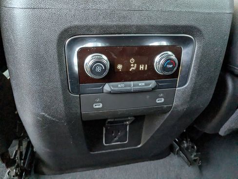 Used 2024 GMC Yukon SLT image 17