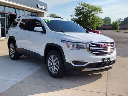 Used 2017 GMC Acadia SLE w/ Driver Alert Package I FWD image 3