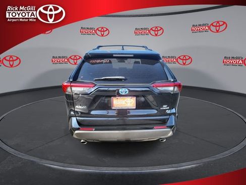 Used 2022 Toyota RAV4 SE image 7