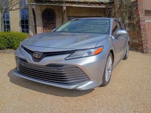 Used 2018 Toyota Camry XLE image 4