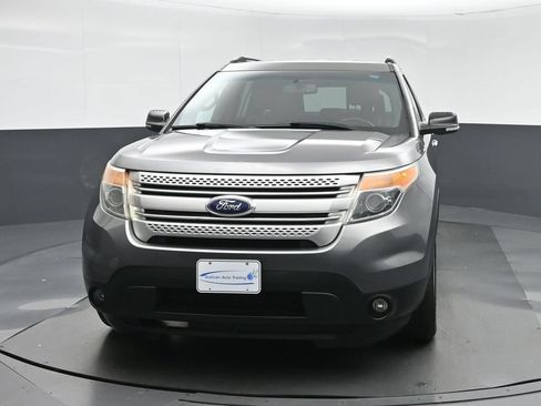Used 2014 Ford Explorer XLT w/ Equipment Group 202A AWD/4WD image 2