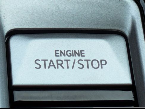 Certified 2025 Volkswagen Atlas Peak Edition SE image 31