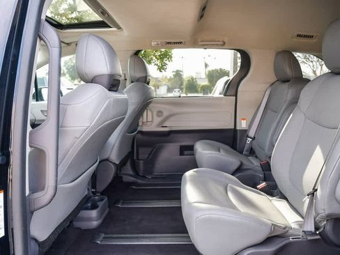 Used 2021 Toyota Sienna XLE w/ XLE Plus Package image 18