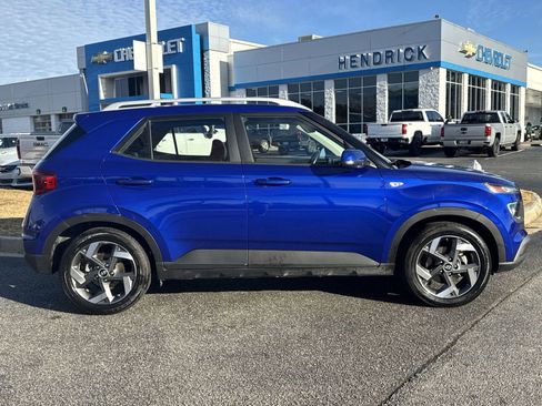 Used 2024 Hyundai Venue SEL image 11