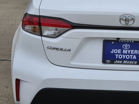 Used 2025 Toyota Corolla LE FWD image 10