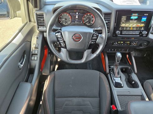 Used 2022 Nissan Frontier PRO-4X image 11