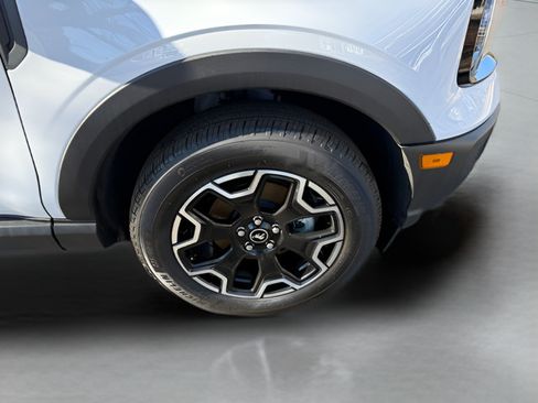 Used 2025 Ford Bronco Sport Outer Banks w/ Outer Banks Tech Package+ AWD/4WD image 32