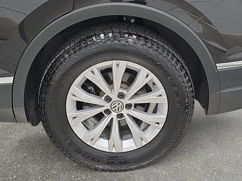 Used 2018 Volkswagen Tiguan SEL FWD image 32