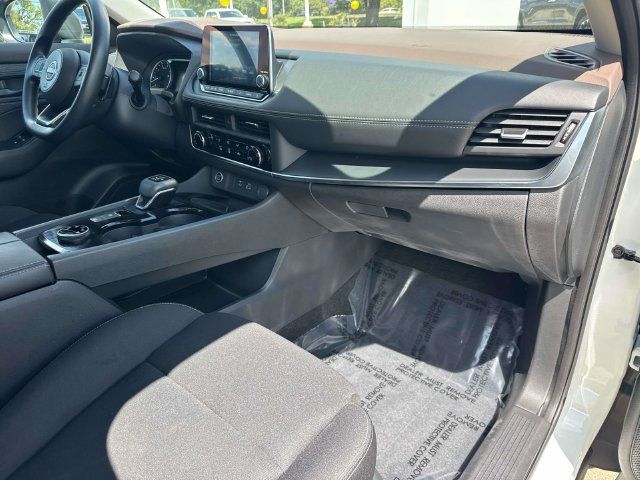 Used 2023 Nissan Rogue S AWD/4WD image 17