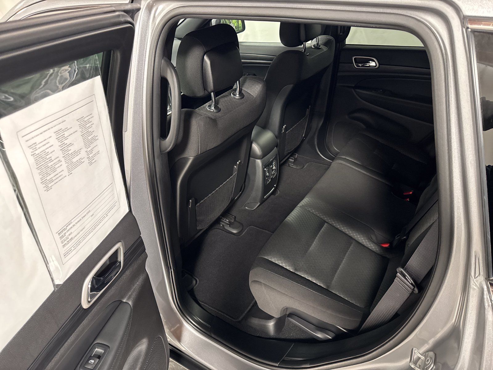 Used 2020 Jeep Grand Cherokee Laredo AWD/4WD image 5