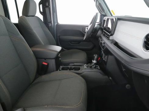 Used 2025 Jeep Wrangler Unlimited Sahara image 28