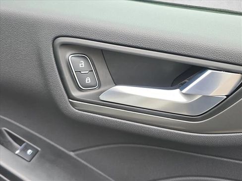 Used 2024 Ford Escape SE image 23