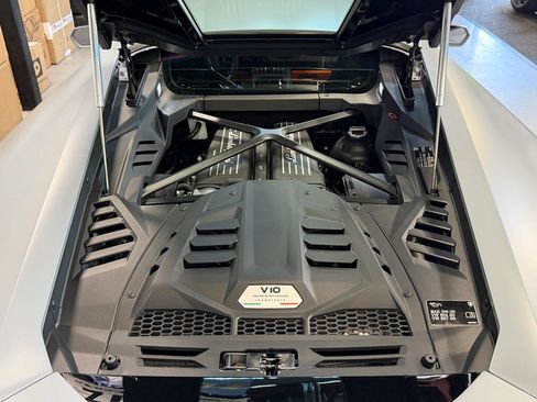Used 2022 Lamborghini Huracan EVO RWD image 26