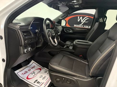 Used 2023 GMC Yukon XL SLT w/ SLT Premium Package RWD image 12