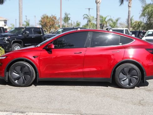 Used 2026 Tesla Model Y Long Range RWD image 5