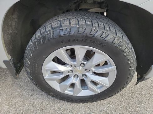 Used 2020 Chevrolet Silverado 1500 Custom w/ Custom Value Package RWD image 9