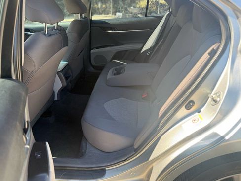 Used 2018 Toyota Camry LE image 8